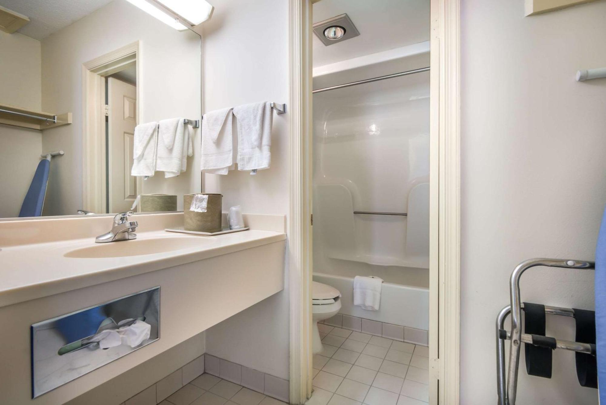 Quality Inn Little Creek Virginia Beach Exteriör bild